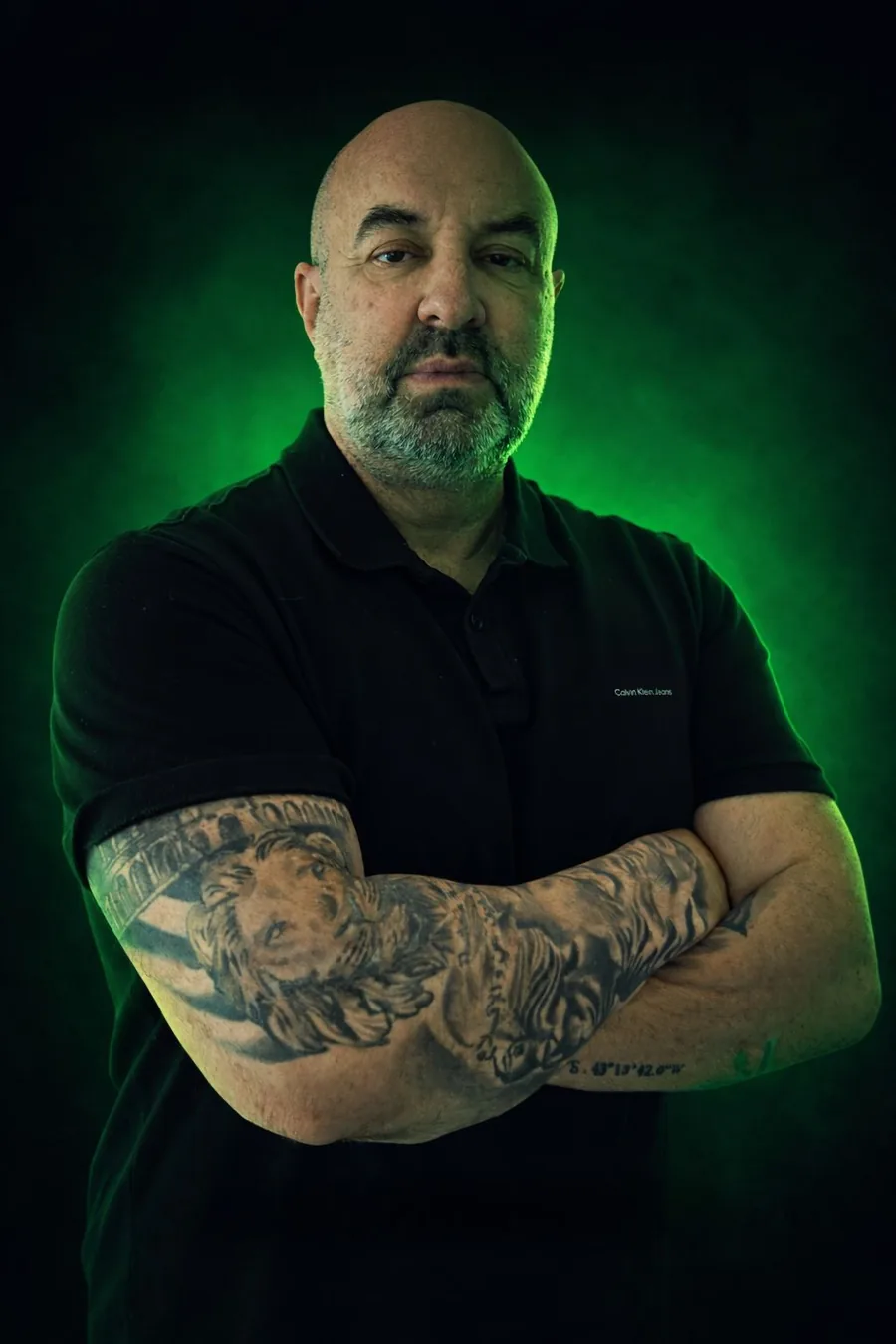 Retrato do Professor Celso, especialista com 40 anos de experiência em Educação Física
